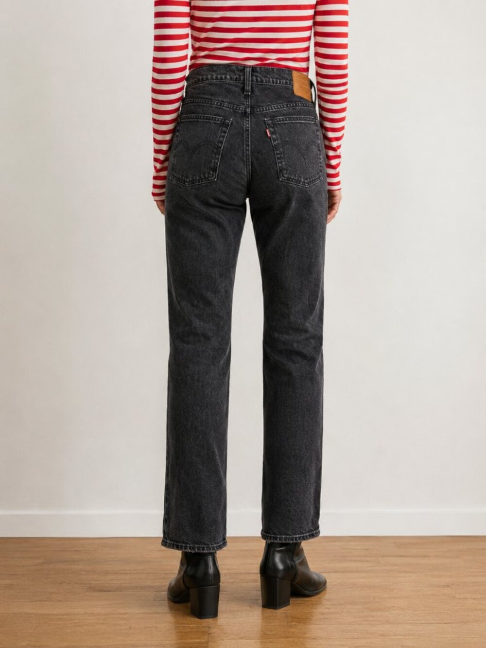 Levi’s Wedgie Straight High Rise Black Wash Jeans Size 27